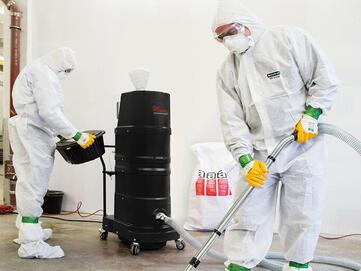 Industriesauger mit Drehstromantrieb Ruwac R01-R von Stangl saugt Asbeststäube